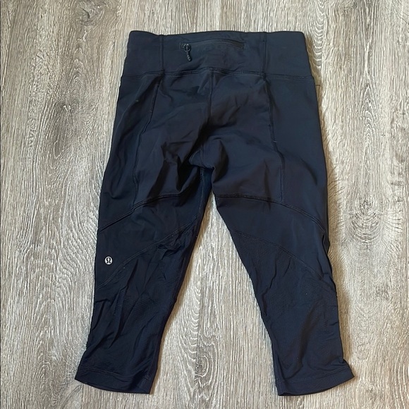 Lululemon Black Cropped Leggings workout active capris size 6 - Picture 1 of 6